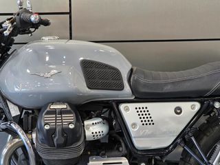 Moto Guzzi V 7 2019 MILANO-thumb-10