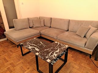Καναπές γωνία 300×200x96cm light grey • ξύλινη βάση με τα ψηλά πόδια • αφαιρούμενα μαξιλάρια πλάτης και καθίσματος • easy clean ύφασμα, αλεκιαστο