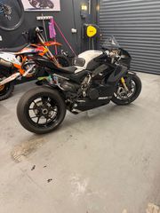 Ducati Panigale V4 S 2019-thumb-1