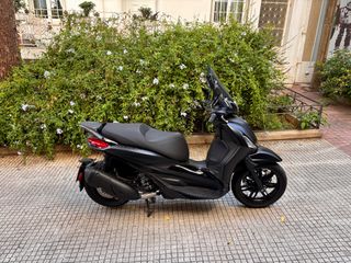 Piaggio Beverly 300 2024 DEEP BLACK-thumb-2