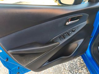 Mazda 2 2015 MAZDA 2-thumb-13