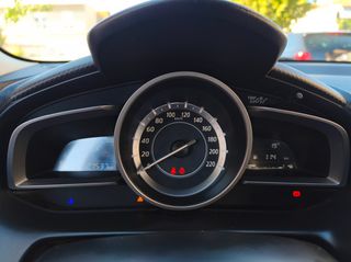 Mazda 2 2015 MAZDA 2-thumb-24