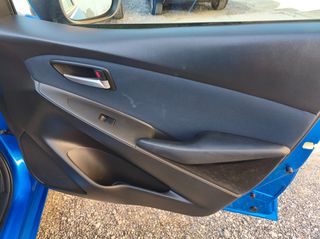 Mazda 2 2015 MAZDA 2-thumb-16