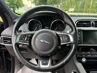 Jaguar F-Pace 2018 20d R-Sport 180 Panorama-thumb-11