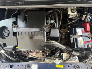 Toyota Yaris 2004-thumb-17
