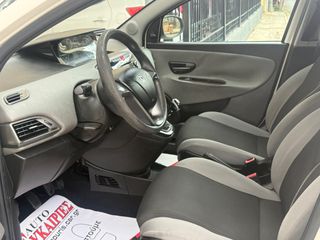 Lancia Ypsilon 2013-thumb-15