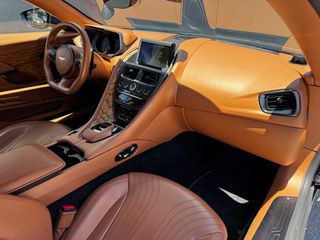 Aston Martin DB11 2019 AMR-thumb-17