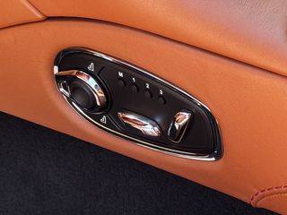 Aston Martin DB11 2019 AMR-thumb-22