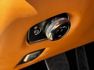 Aston Martin DB11 2019 AMR-thumb-23