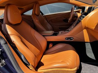 Aston Martin DB11 2019 AMR-thumb-18