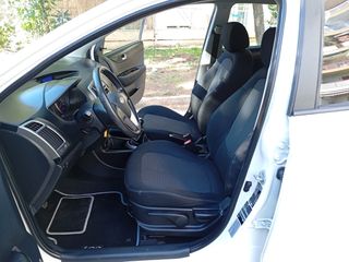 Hyundai i 20 2013-thumb-41
