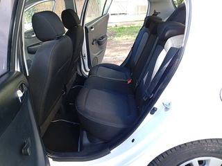 Hyundai i 20 2013-thumb-52