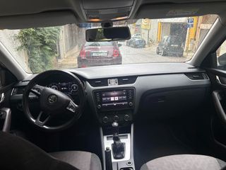 Skoda Octavia 2019-thumb-4