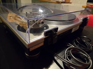 Technics sl1200mk2-thumb-1