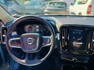 Volvo XC40 2019 T3-thumb-4