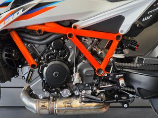 KTM 1390 Super Duke R 2026 RR EDITION-thumb-7