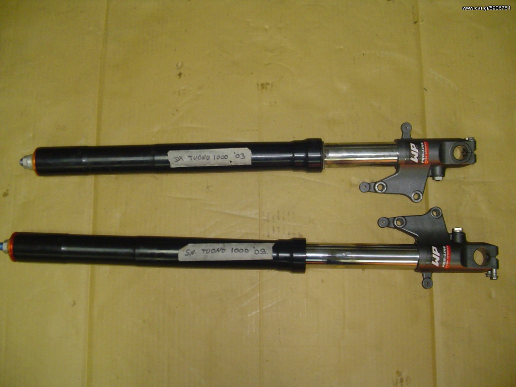 Grip de réservoir Techspec pour Aprilia RSV1000R 04-10/ Tuono 1000R 06-10 Grip de réservoir Techspec pour Aprilia RSV1000R 04-10/ Tuono 1000R 06-10