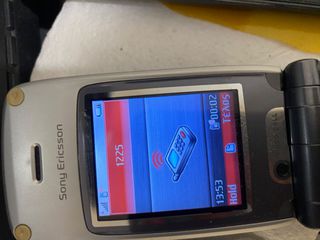 Sony Ericsson Z1010i-thumb-3