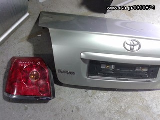 πισω αριστερο φαναρι απο Toyota Avensis 2005