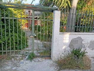 ΣΑΛΑΜΙΝΑ Αγία Παρασκευή, μονοκατοικία 83 τ.μ.,οικόπεδο 187 τ.μ.,κήπος 80 τ.μ εντός σχεδίου,κτηματολόγιο