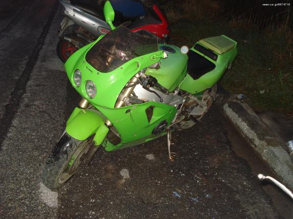kawasaki zxr 400h ολοκληρη μοτοσυκλετα μονο κομματια. ΚΑλες τιμες! πιρουνι κινητηρας ροδες αμορτισερ ψαλιδι φερινγκ