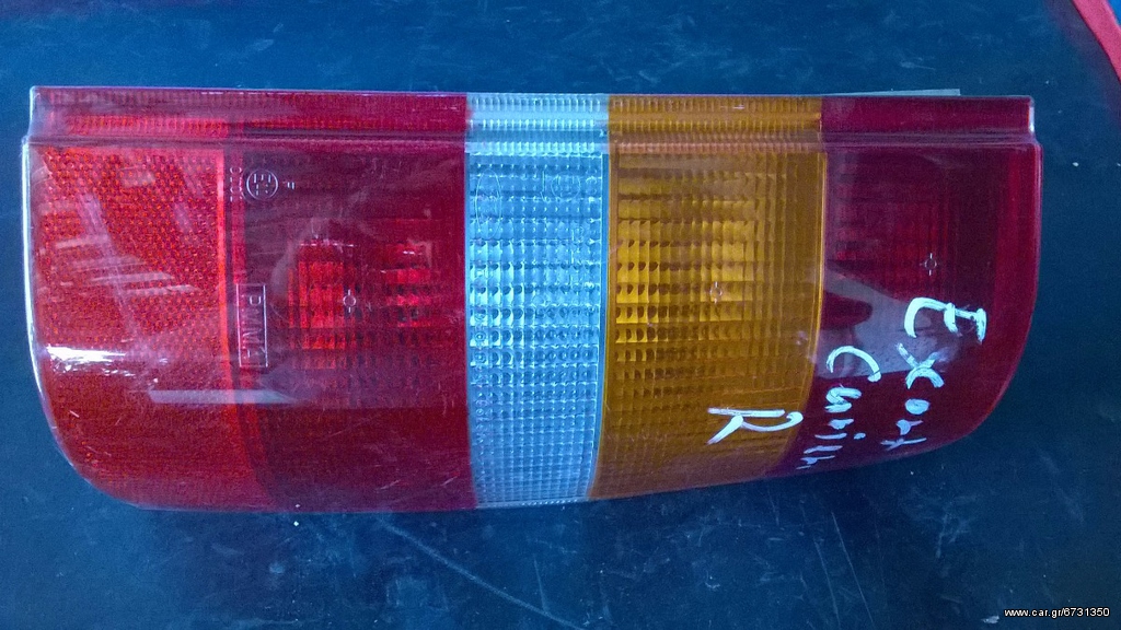 Ford Courier φανάρι πίσω δεξιό.