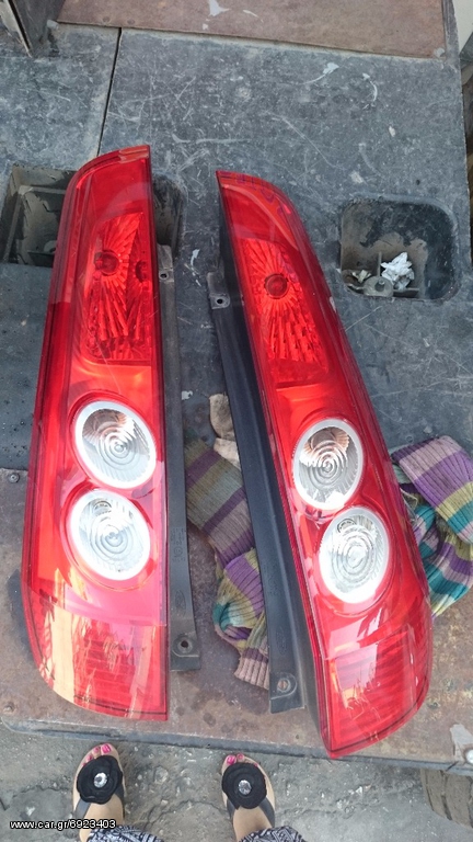 FORD FIESTA 2006-2008 ΦΑΝΑΡΙΑ ΠΙΣΩ ΑΡΙΣΤΑ