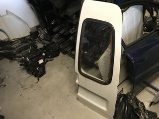 vw caddy Μόνο η μικρή πόρτα υπάρχει