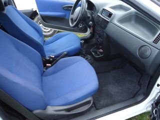 Fiat Punto 2003-thumb-5