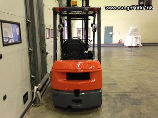 Toyota 2003 02-7FDF18-thumb-10