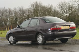 Σταχτοθήκη κονσόλας Toyota Carina E AT190