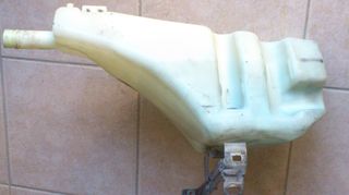 Alfa Romeo Alfa 33 . 1989 - 1996.// ΔΟΧΕΙΟ ΝΕΡΟΥ ΥΑΛΟΚΑΘΑΡΙΣΤΗΡΩΝ \\ Γ Ν Η Σ Ι Α-ΚΑΛΟΜΕΤΑΧΕΙΡΙΣΜΕΝΑ-ΑΝΤΑΛΛΑΚΤΙΚΑ