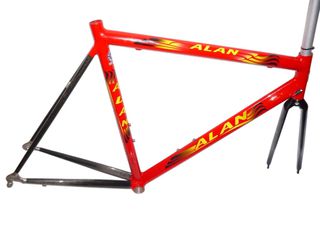 ΣΚΕΛΕΤΟΣ ΑLAN ΑΛΟΥΜΙΝΙΟΥ-CARBON, PRO-RACING ΜΕ ΠΙΡΟΥΝΙ CARBON