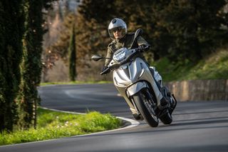 Piaggio Beverly 310 2026 Beverly ΣΑΝΤΟΡΙΝΗ ABS hpe 310-thumb-6