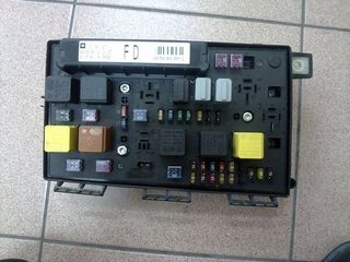 FUSE RELAY BOX ELECTRICAL COMFORT CONTROL MODULE BODY OPEL ASTRA H 13191127 FD 5DK 008 668-12