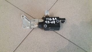 Κλειδαριά καπού πίσω Tigra 95-03
