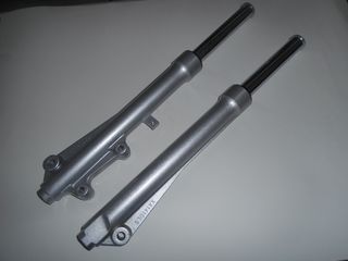 Suzuki Shogun FD 110 καινούριες πλήρες μπουκάλες εμπρός L+R!!!!