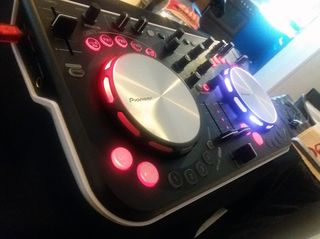 Pioneer DDJ WeGo Console Controller-thumb-5