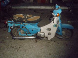 Honda c50 για ανταλακτικα. κομματι κομματι ΚΑΛΕΣ ΤΙΜΕΣ!! c-50 c70 πιρουνι μοτερ καπακια μηνια φαναρι φλας