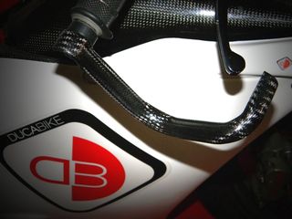 ΠΡΟΣΤΑΤΕΥΤΙΚΟ ΜΑΝΕΤΑΣ ΦΡΕΝΟΥ CARBON DUCATI