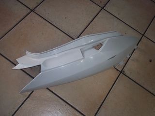 ΚΑΠΑΚΙ ΣΕΛΑΣ ΔΕΞΙ ΛΕΥΚΟ ΠΙΣΩ SYM CITYCOM 300i-83500-LEA-0000