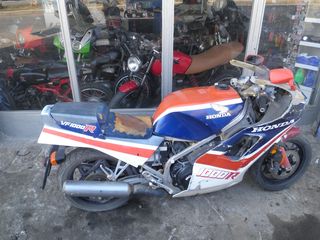 Honda VF1000R ολοκληρη μοτοσυκλετα για ανταλακτικα. Καλες τιμες! μονο σε κομματια